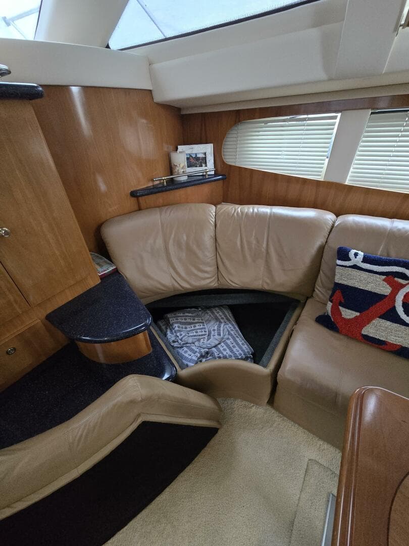 2002 Carver 444 Cockpit — photo 30