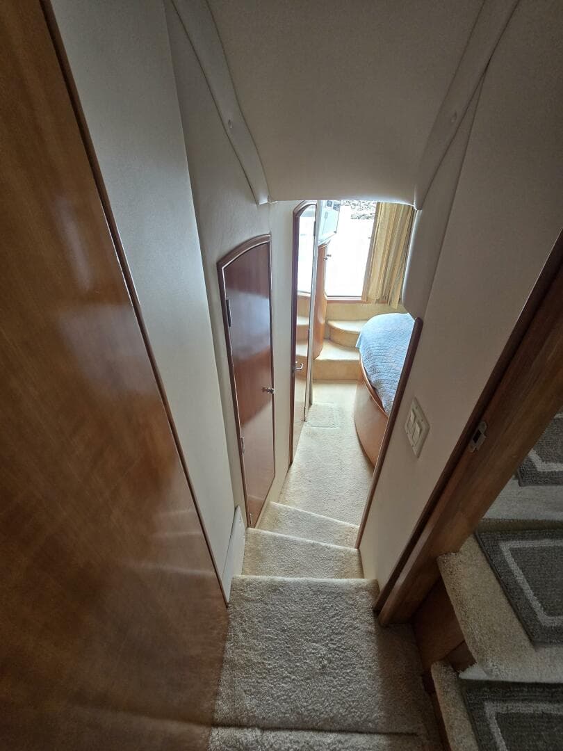 2002 Carver 444 Cockpit — photo 37