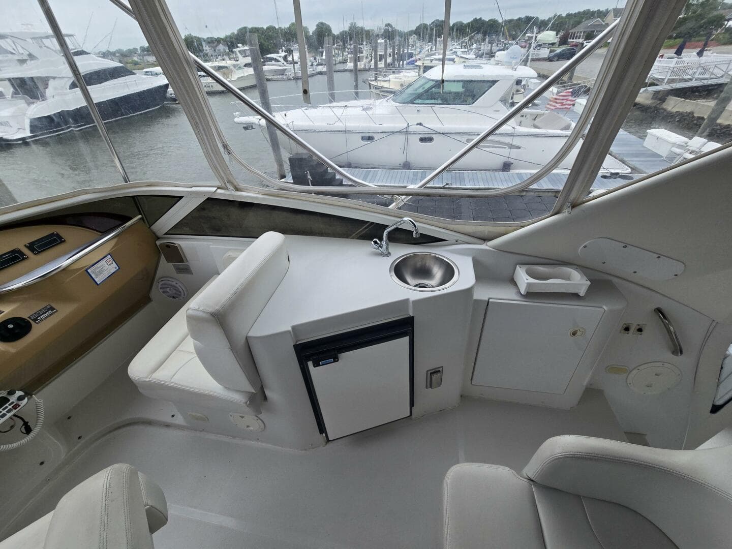 2002 Carver 444 Cockpit — photo 20