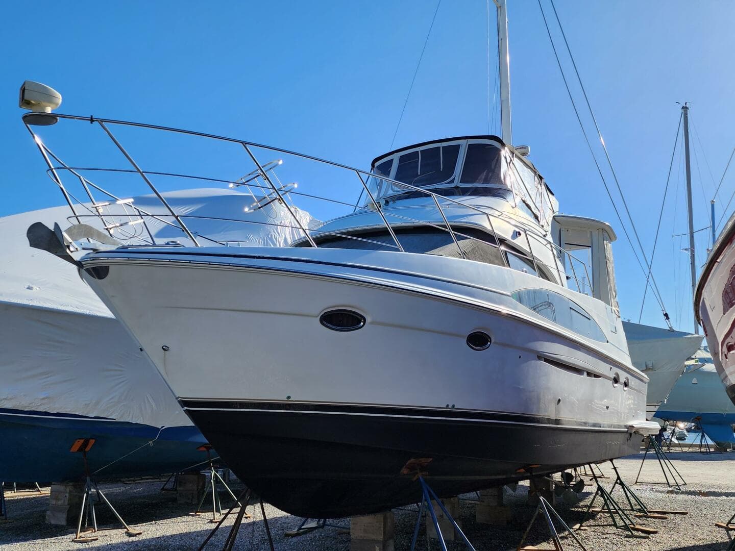 2002 Carver 444 Cockpit — photo 7