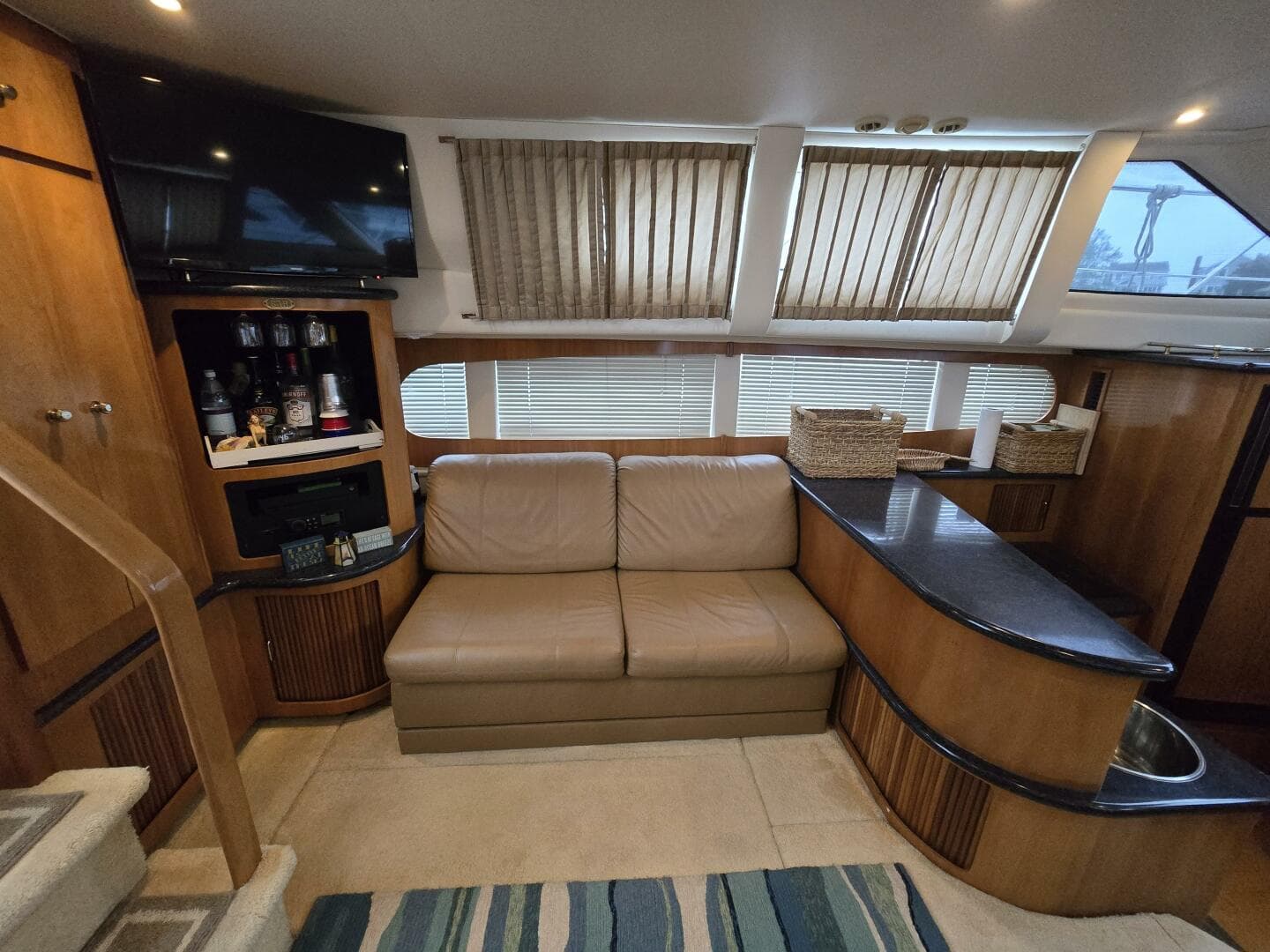 2002 Carver 444 Cockpit — photo 26