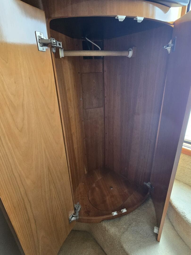 2002 Carver 444 Cockpit — photo 42