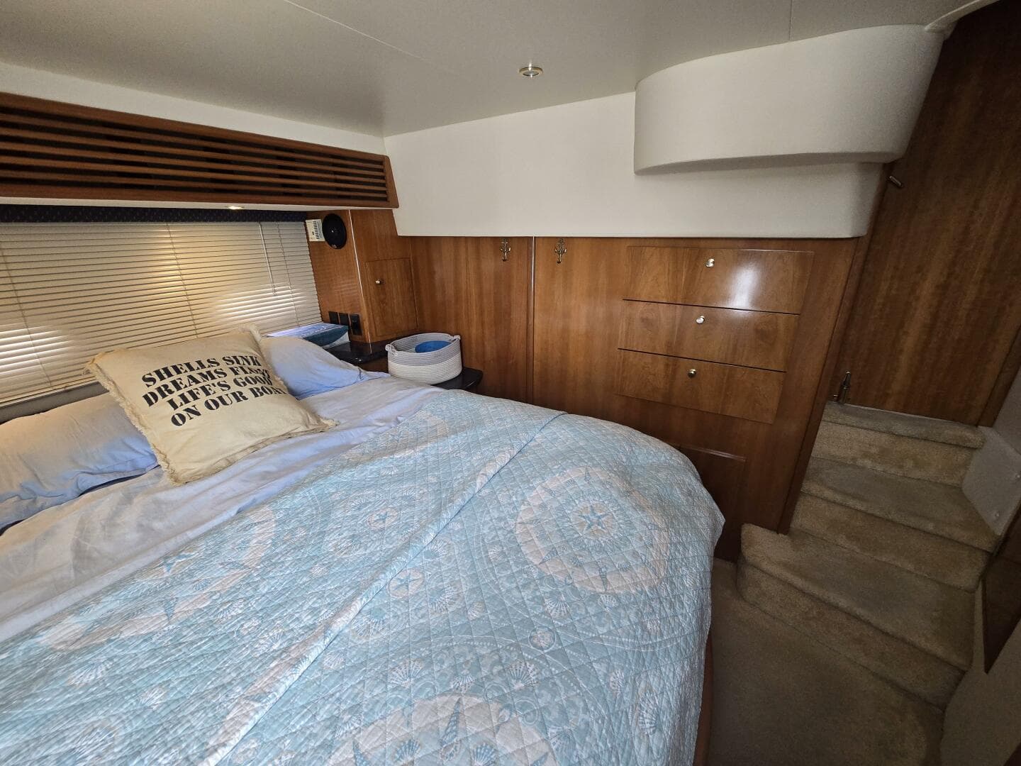 2002 Carver 444 Cockpit — photo 38