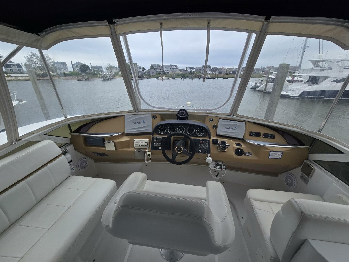 2002 Carver 444 Cockpit — photo 18