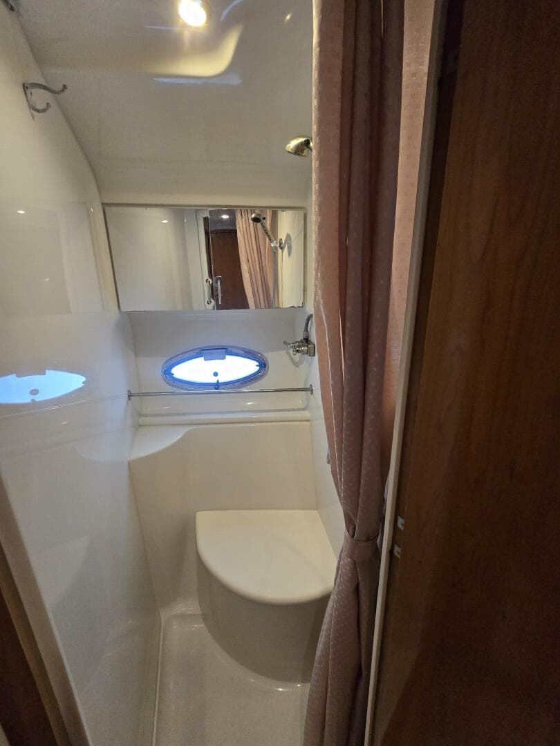 2002 Carver 444 Cockpit — photo 59