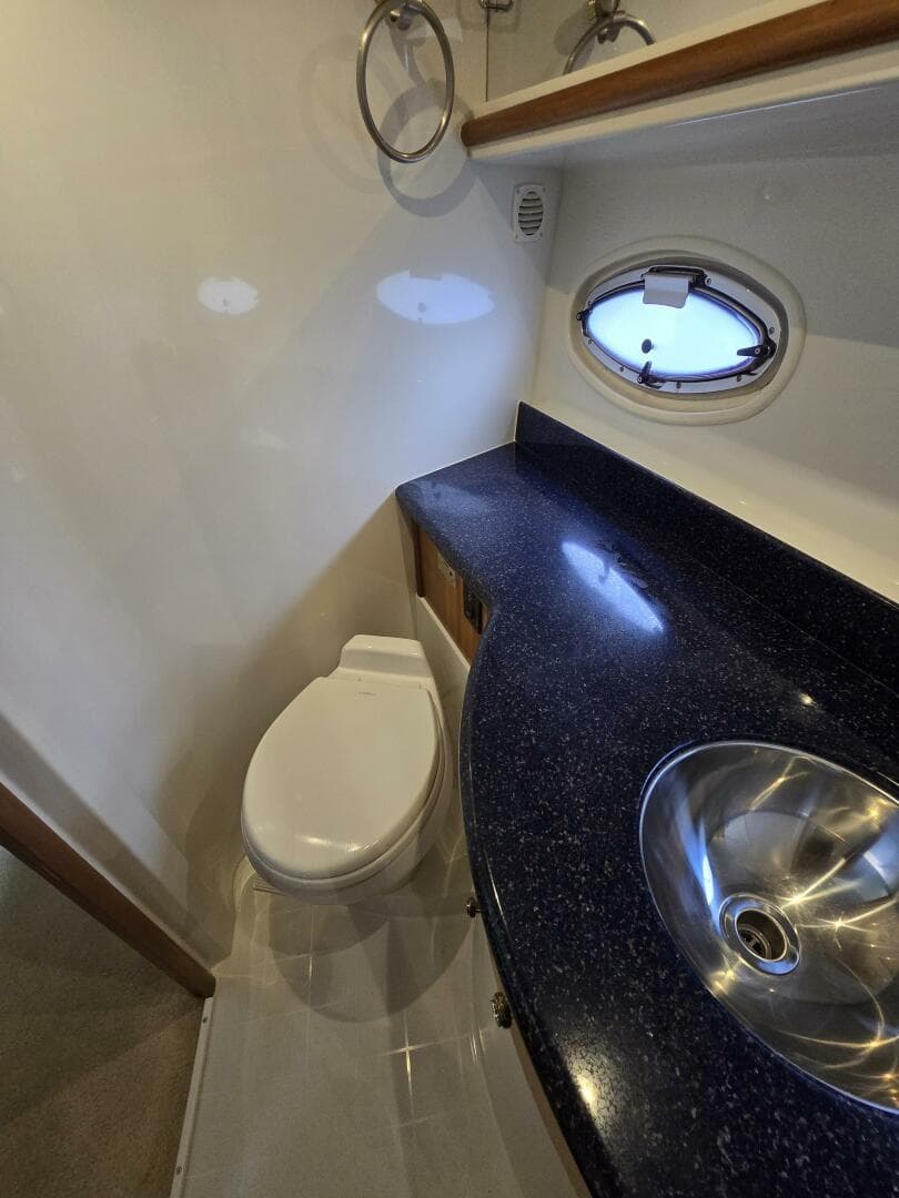 2002 Carver 444 Cockpit — photo 46