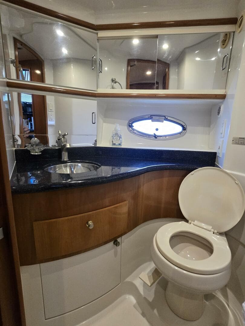 2002 Carver 444 Cockpit — photo 56