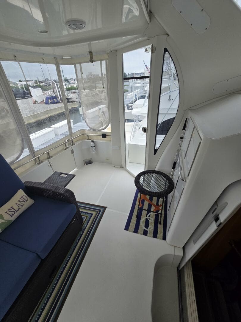 2002 Carver 444 Cockpit — photo 15