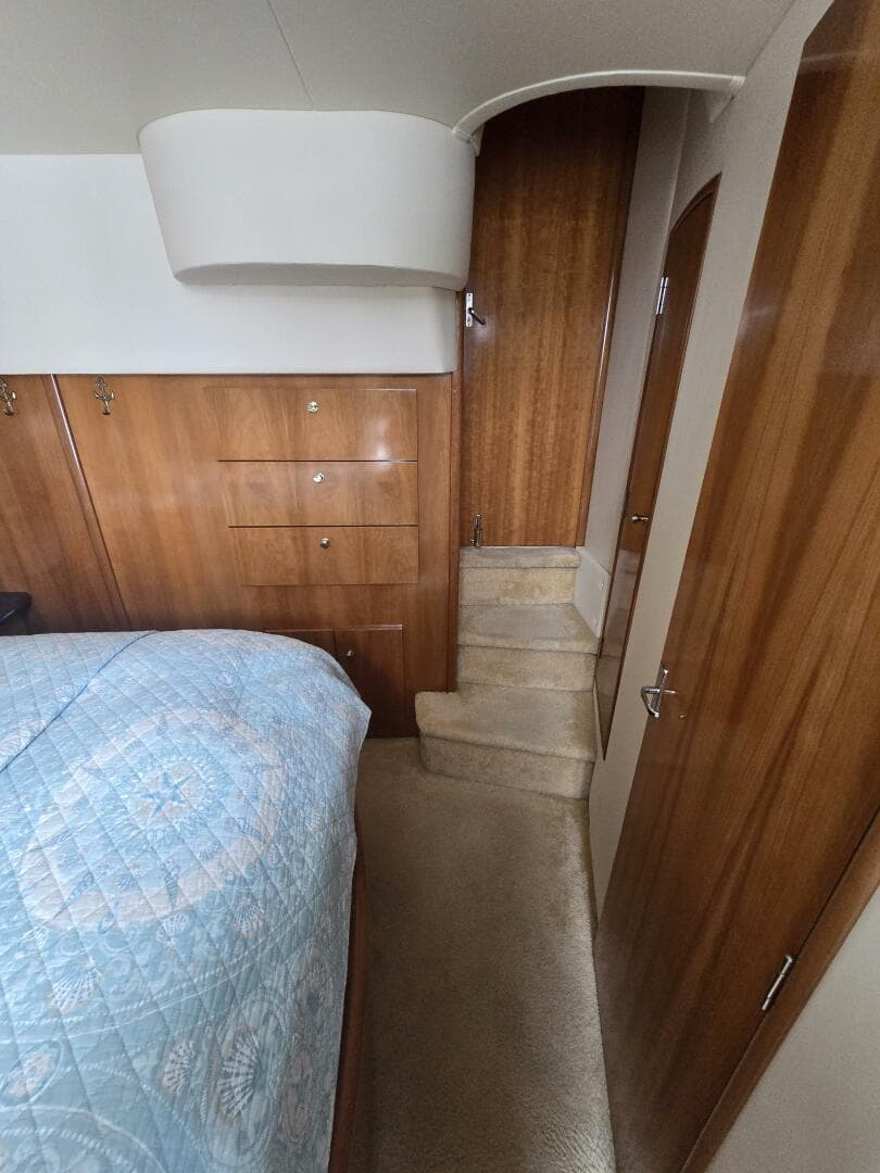 2002 Carver 444 Cockpit — photo 39