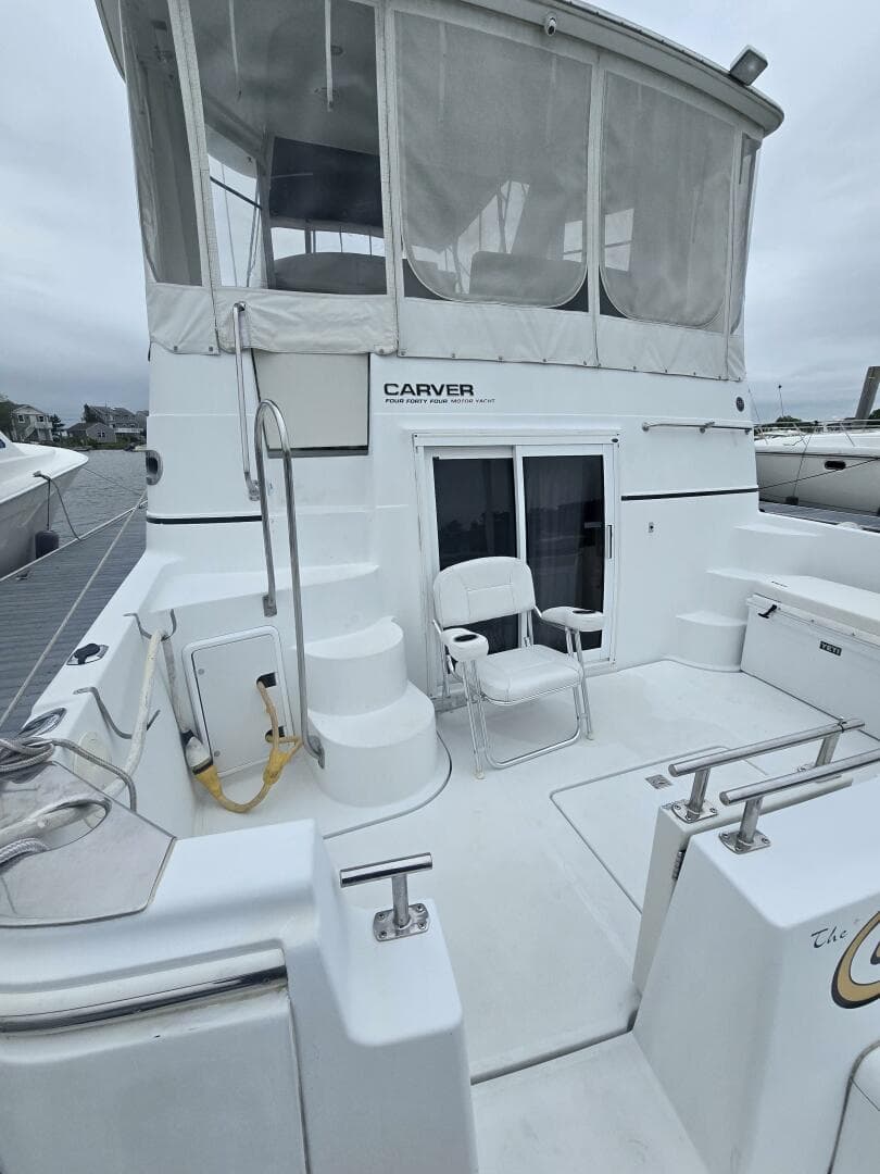 2002 Carver 444 Cockpit — photo 9