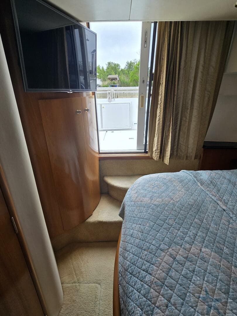 2002 Carver 444 Cockpit — photo 40