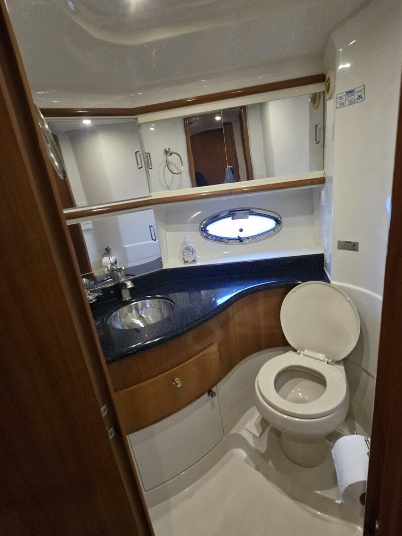 2002 Carver 444 Cockpit — photo 57