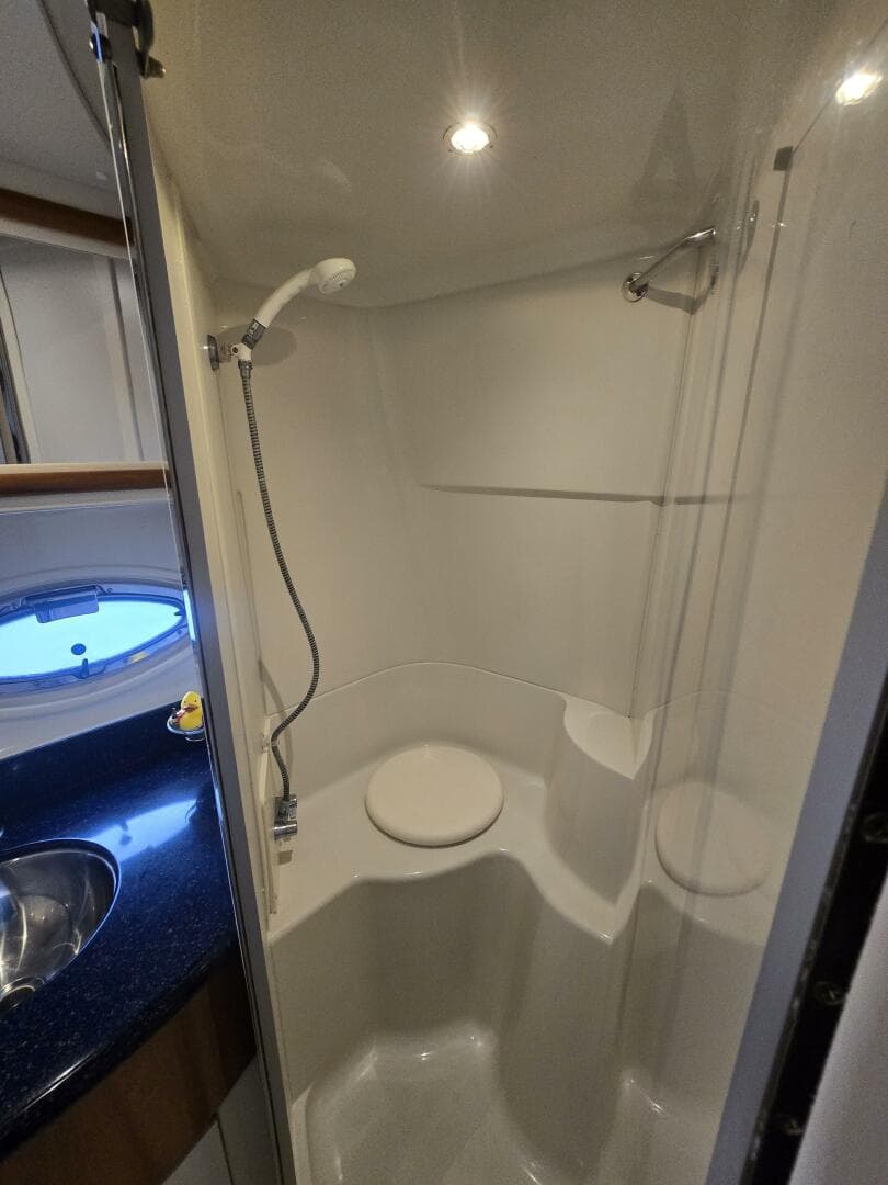 2002 Carver 444 Cockpit — photo 47