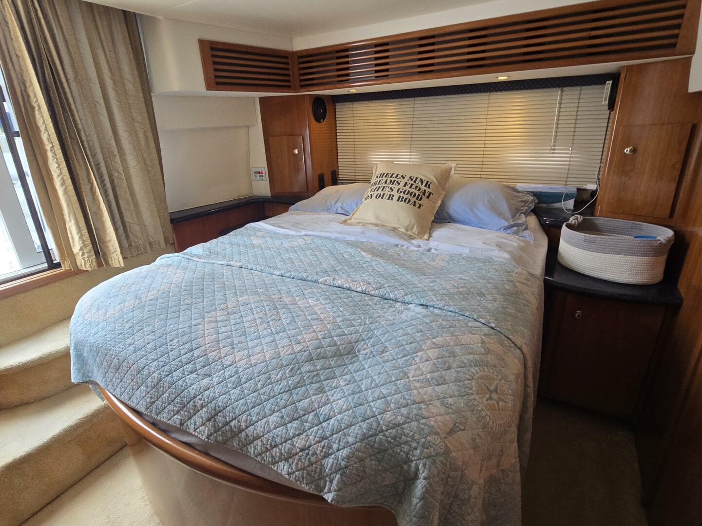 2002 Carver 444 Cockpit — photo 33