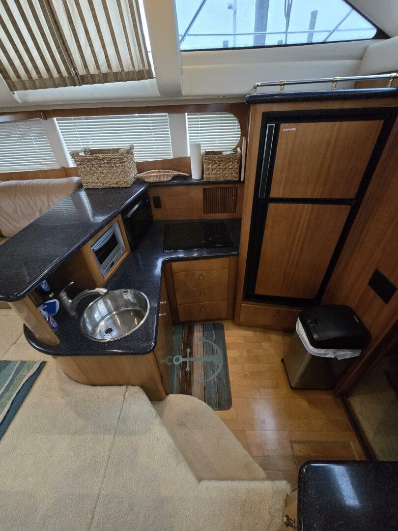 2002 Carver 444 Cockpit — photo 31