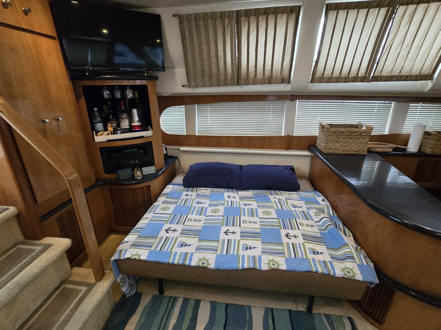 2002 Carver 444 Cockpit — photo 29