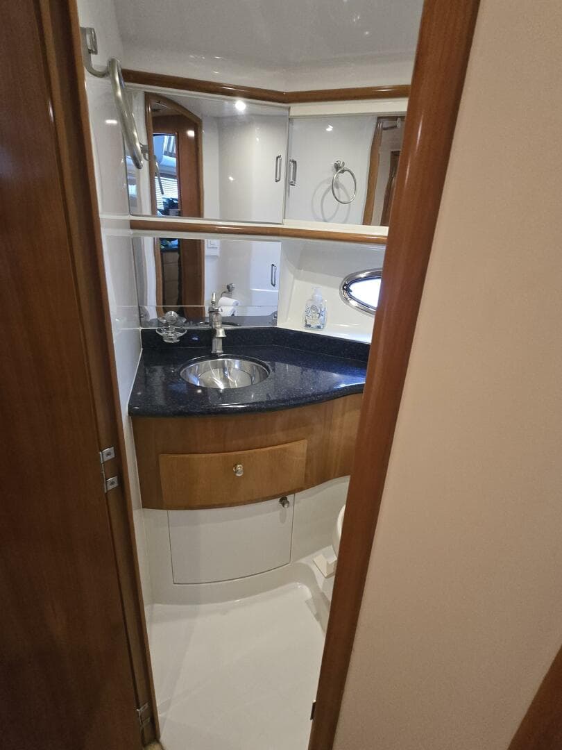 2002 Carver 444 Cockpit — photo 55