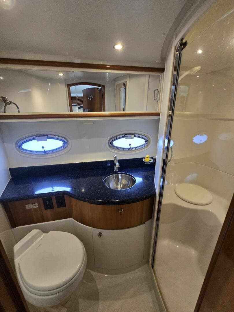 2002 Carver 444 Cockpit — photo 45