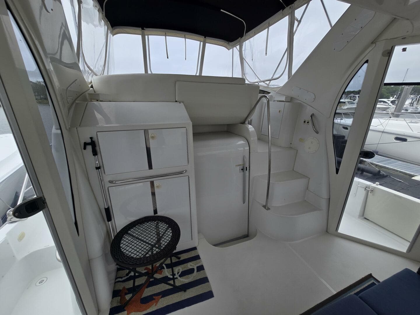 2002 Carver 444 Cockpit — photo 17