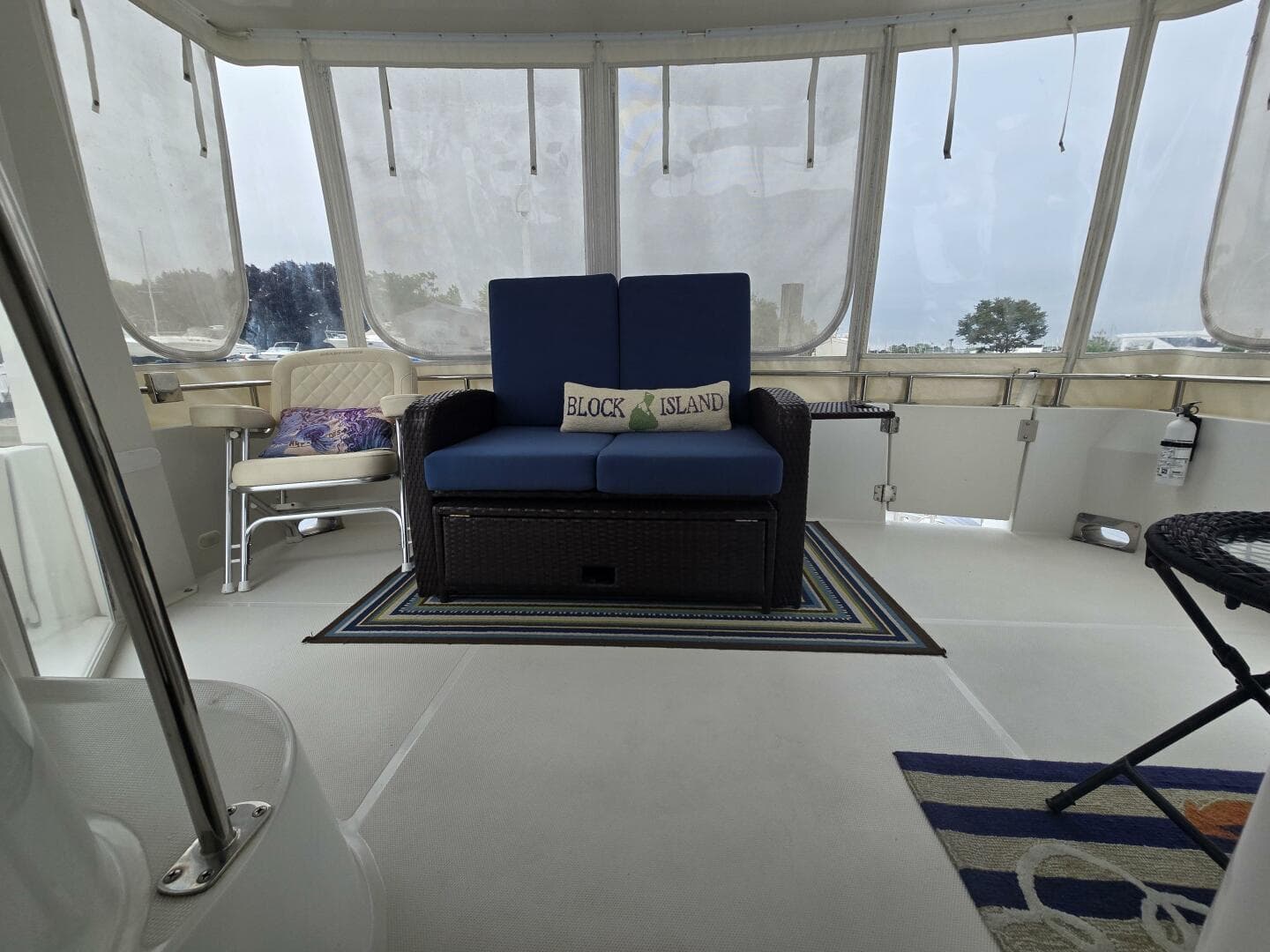 2002 Carver 444 Cockpit — photo 13