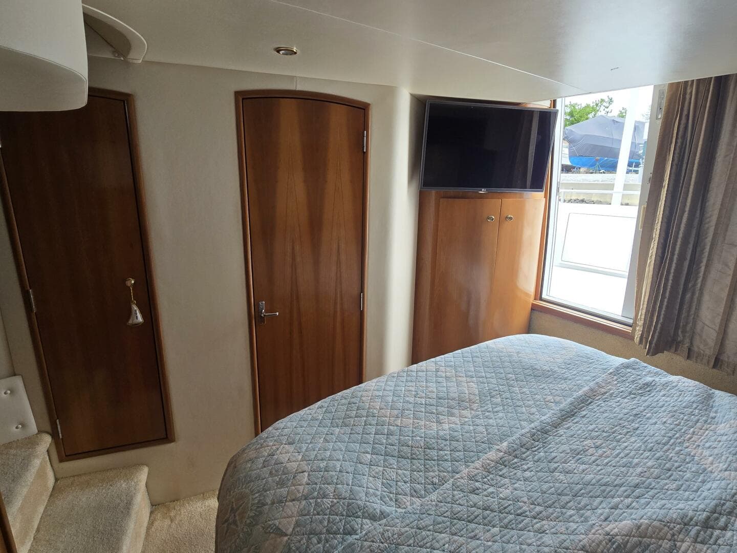 2002 Carver 444 Cockpit — photo 34