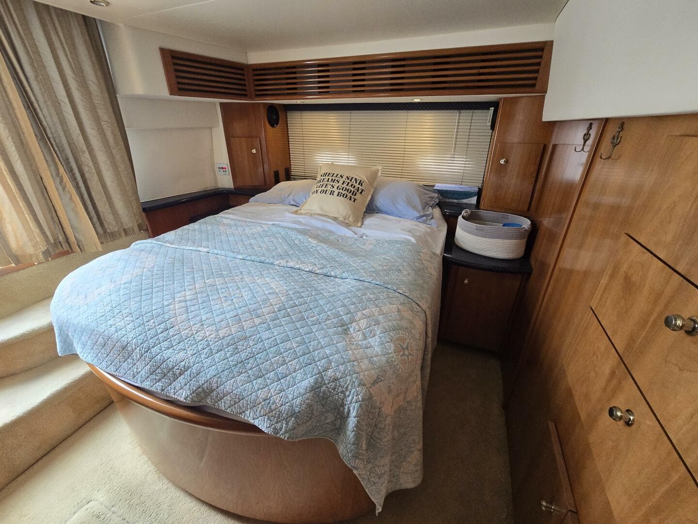 2002 Carver 444 Cockpit — photo 36