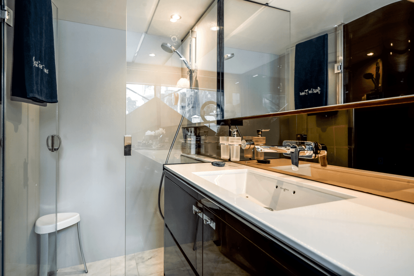 2019 Princess F70 — photo 19