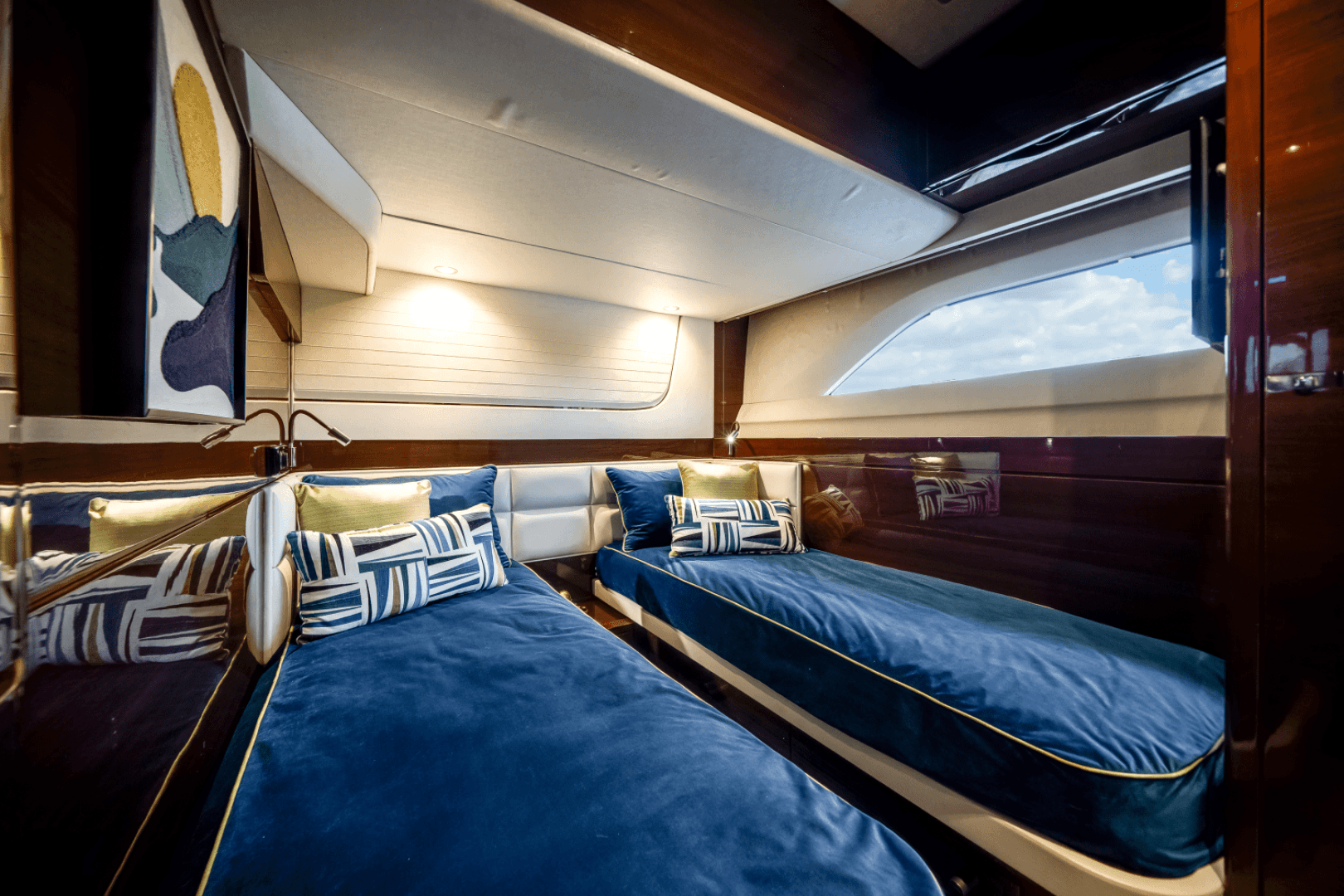 2019 Princess F70 — photo 22