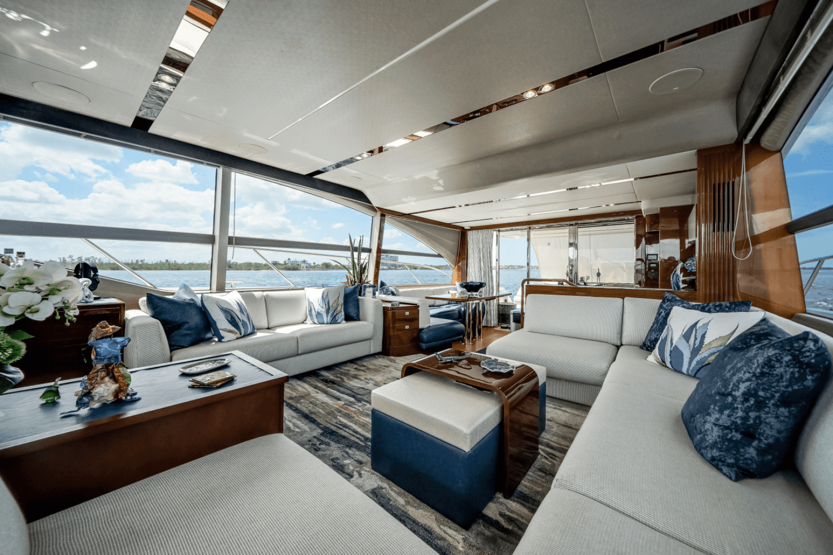 2019 Princess F70 — photo 11