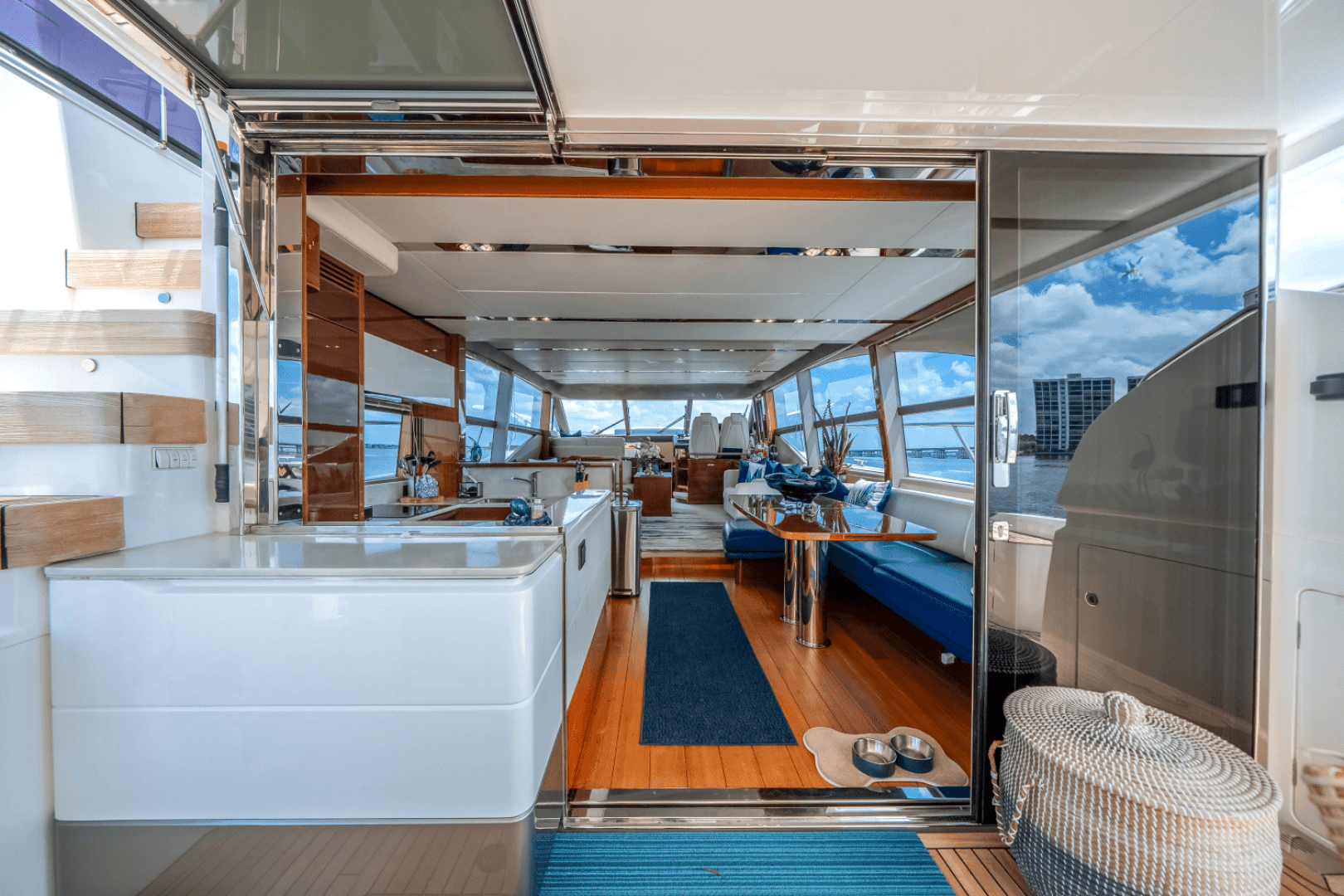 2019 Princess F70 — photo 7