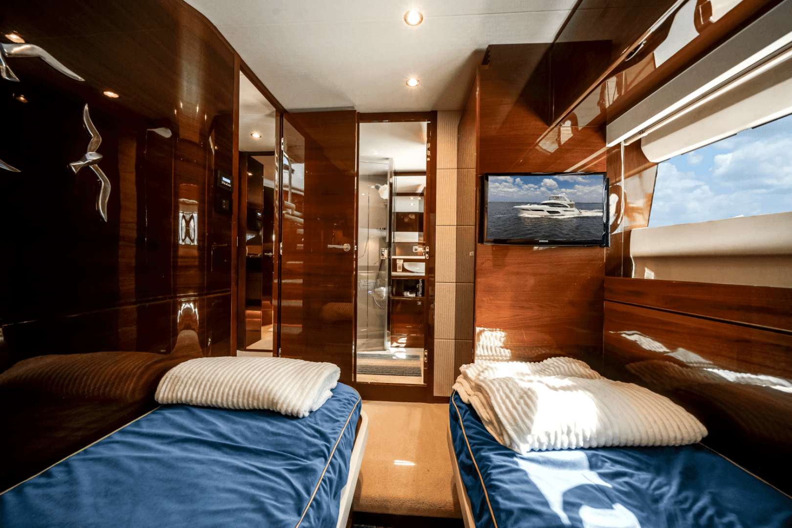 2019 Princess F70 — photo 23