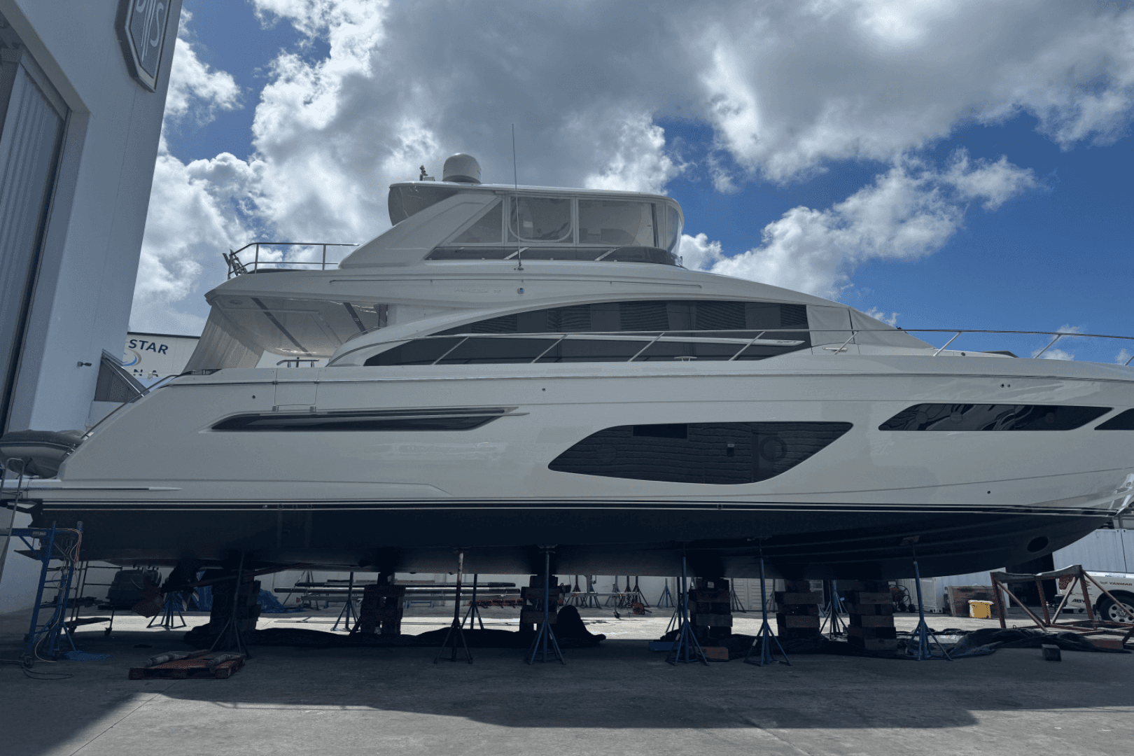 2019 Princess F70 — photo 55