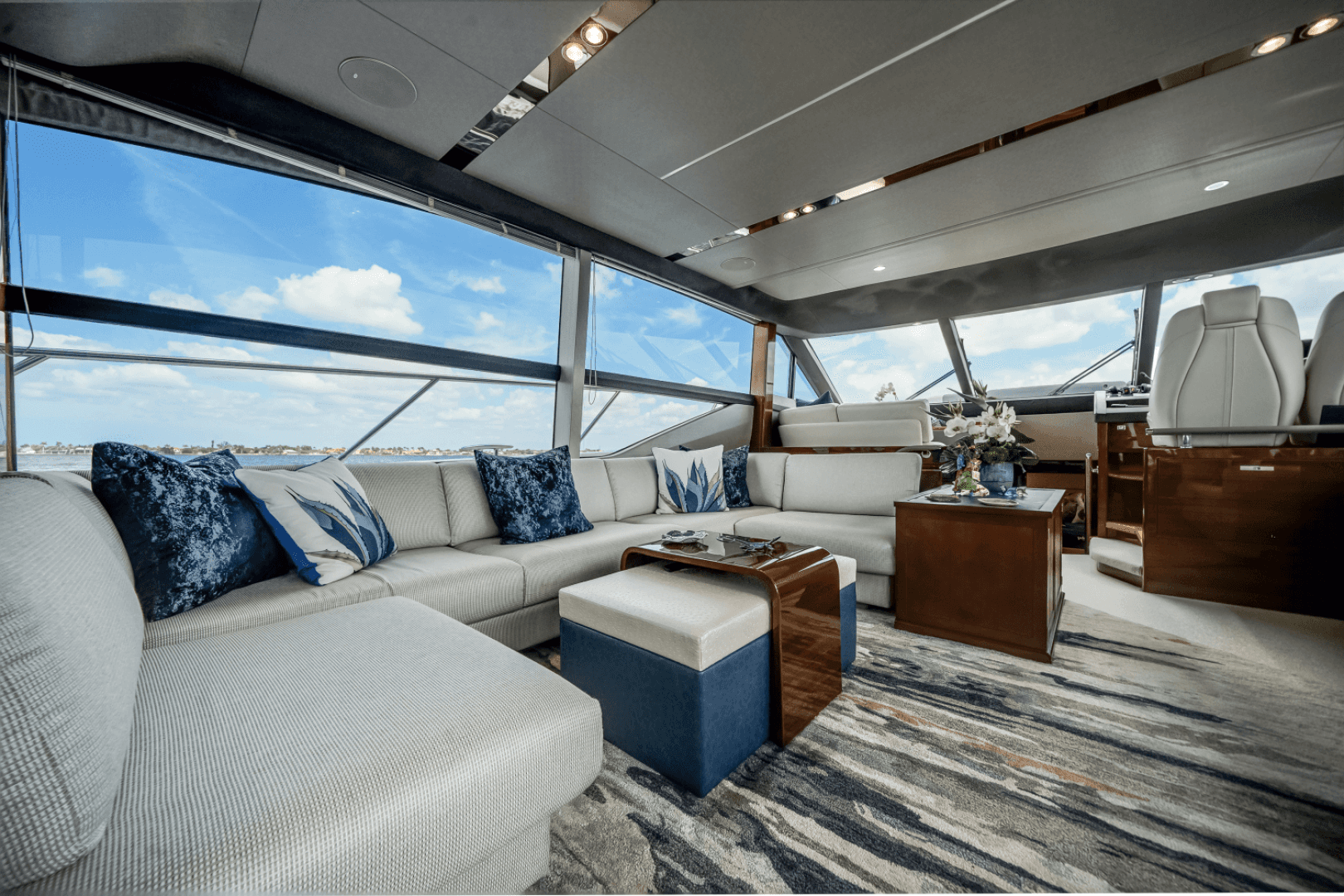 2019 Princess F70 — photo 10