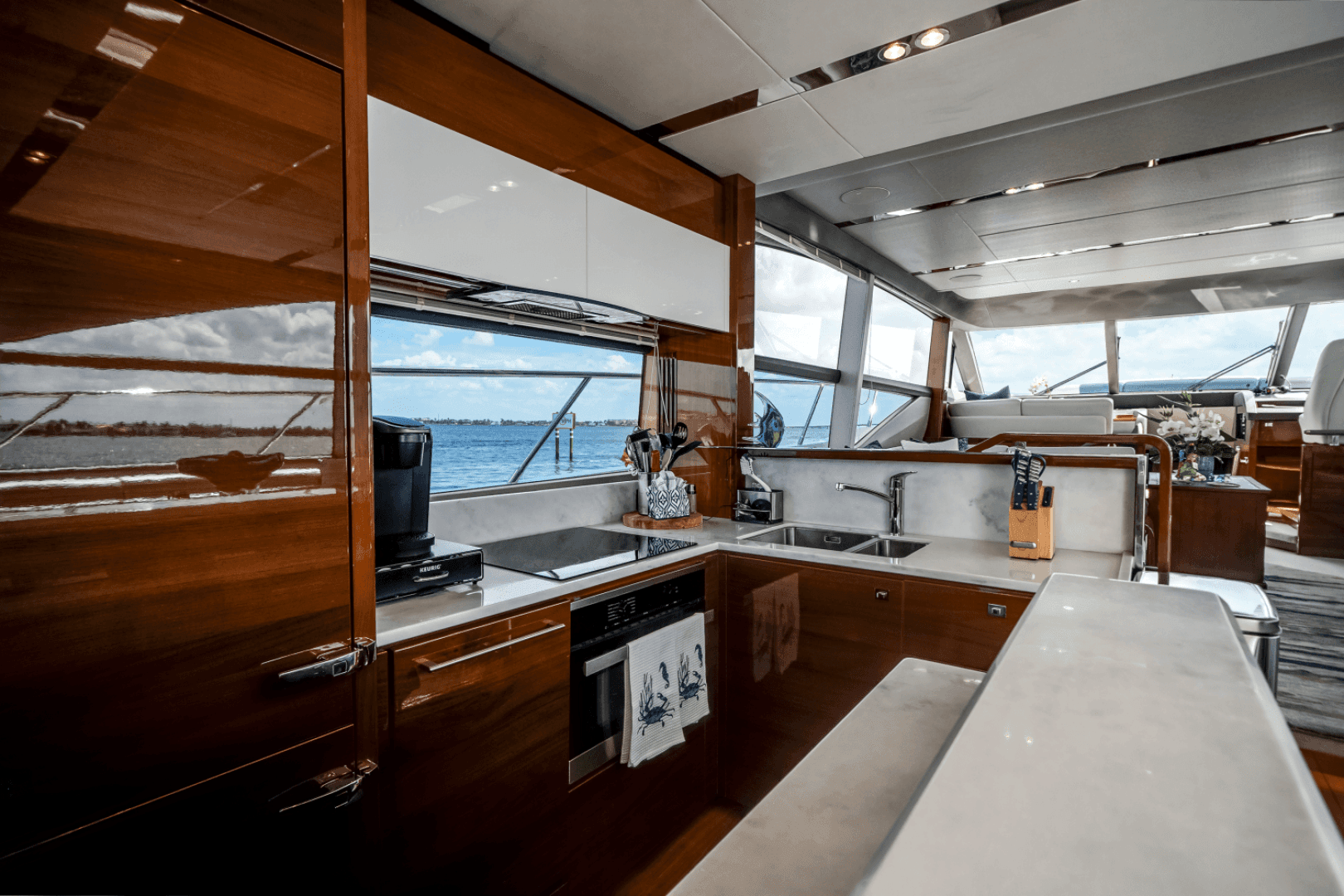 2019 Princess F70 — photo 8