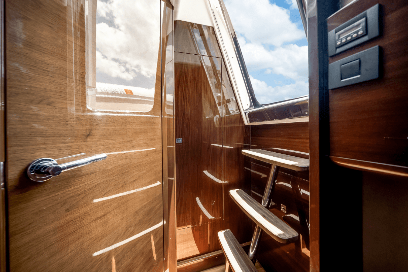 2019 Princess F70 — photo 51