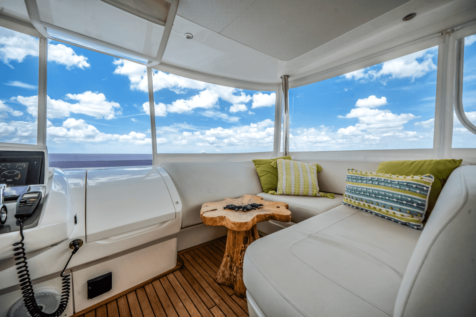 2019 Princess F70 — photo 38