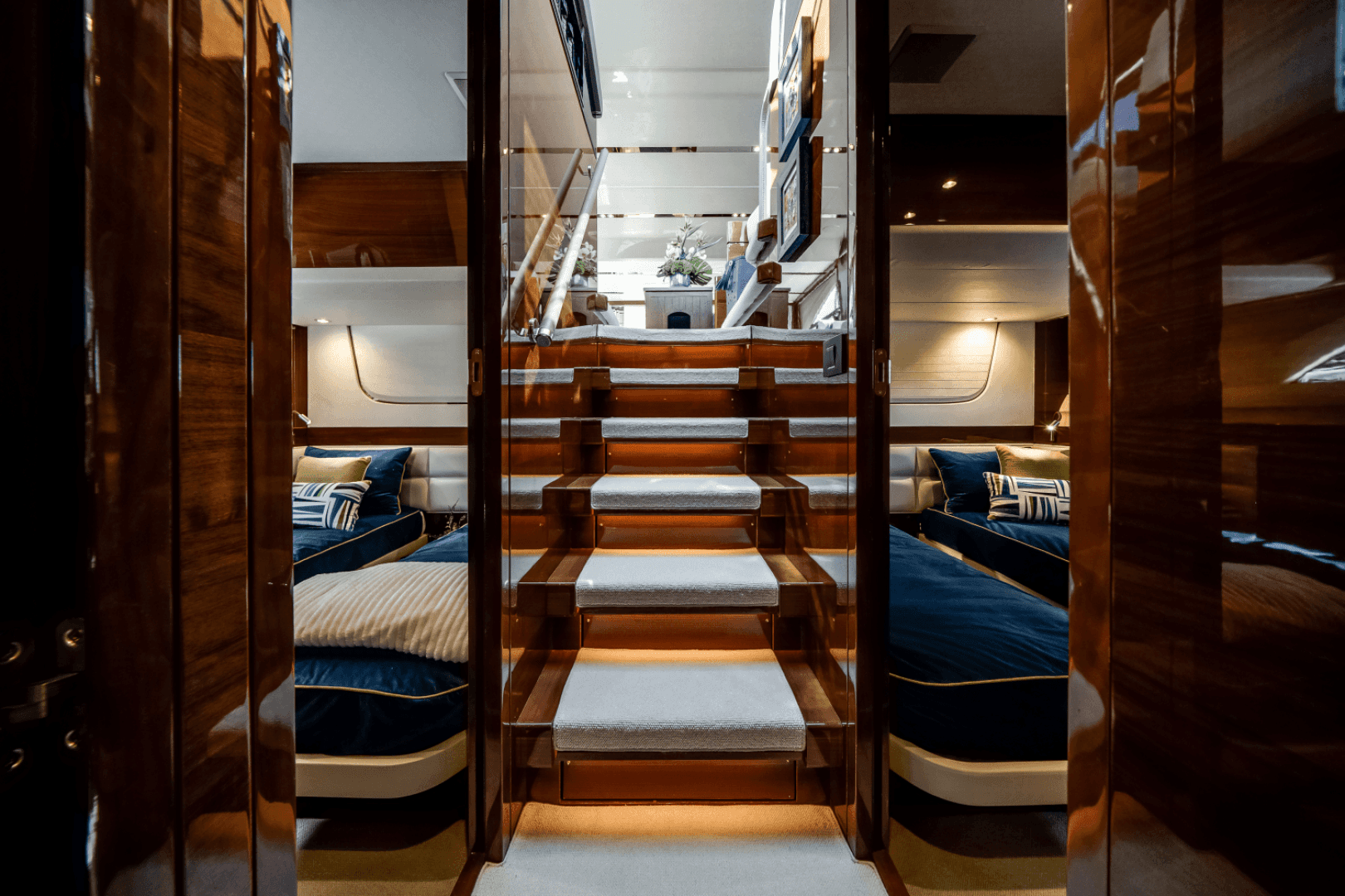 2019 Princess F70 — photo 21