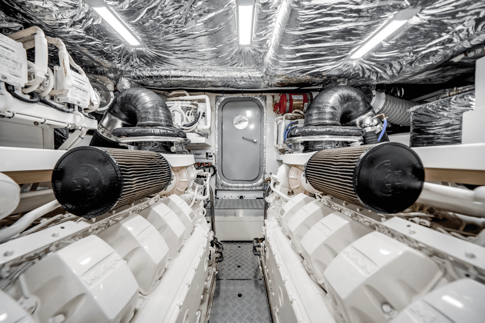 2019 Princess F70 — photo 43