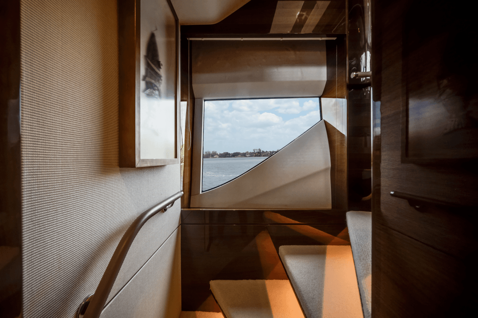 2019 Princess F70 — photo 15