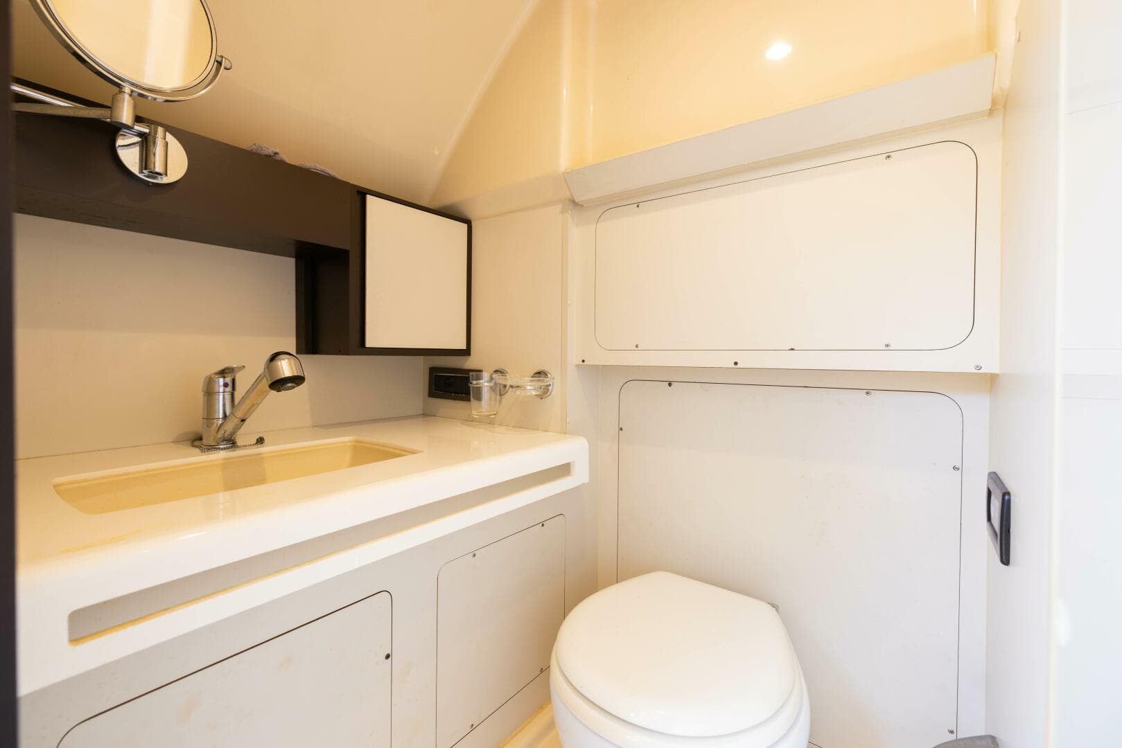 2015 Azimut 64 Flybridge — photo 31