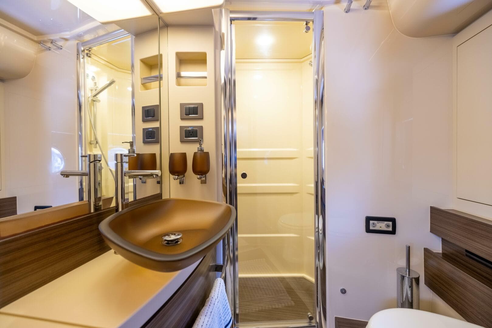 2015 Azimut 64 Flybridge — photo 25