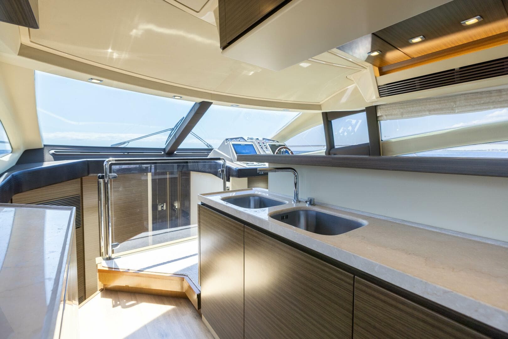 2015 Azimut 64 Flybridge — photo 6