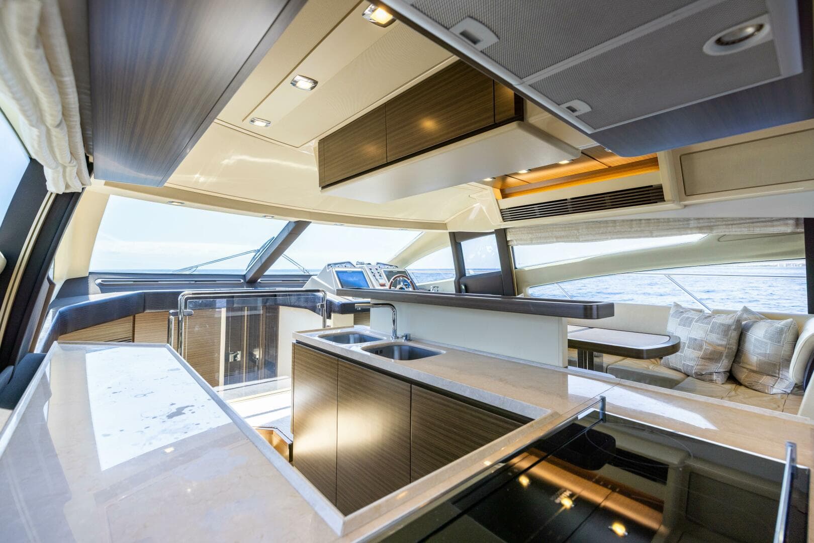 2015 Azimut 64 Flybridge — photo 8