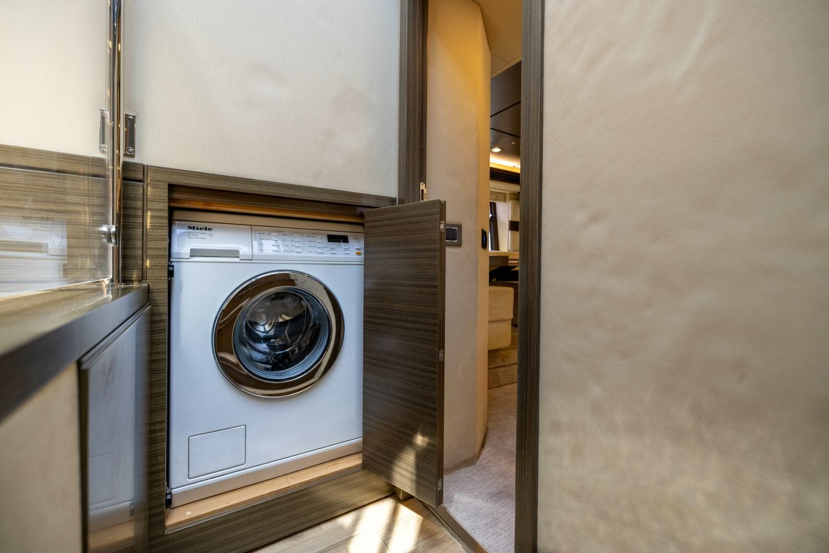 2015 Azimut 64 Flybridge — photo 17