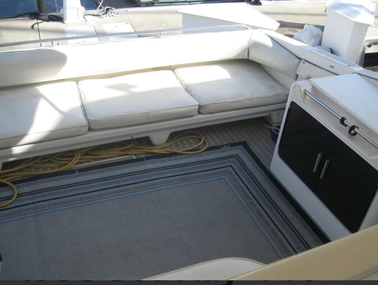 1993 Sea Ray 440 Sundancer — photo 11