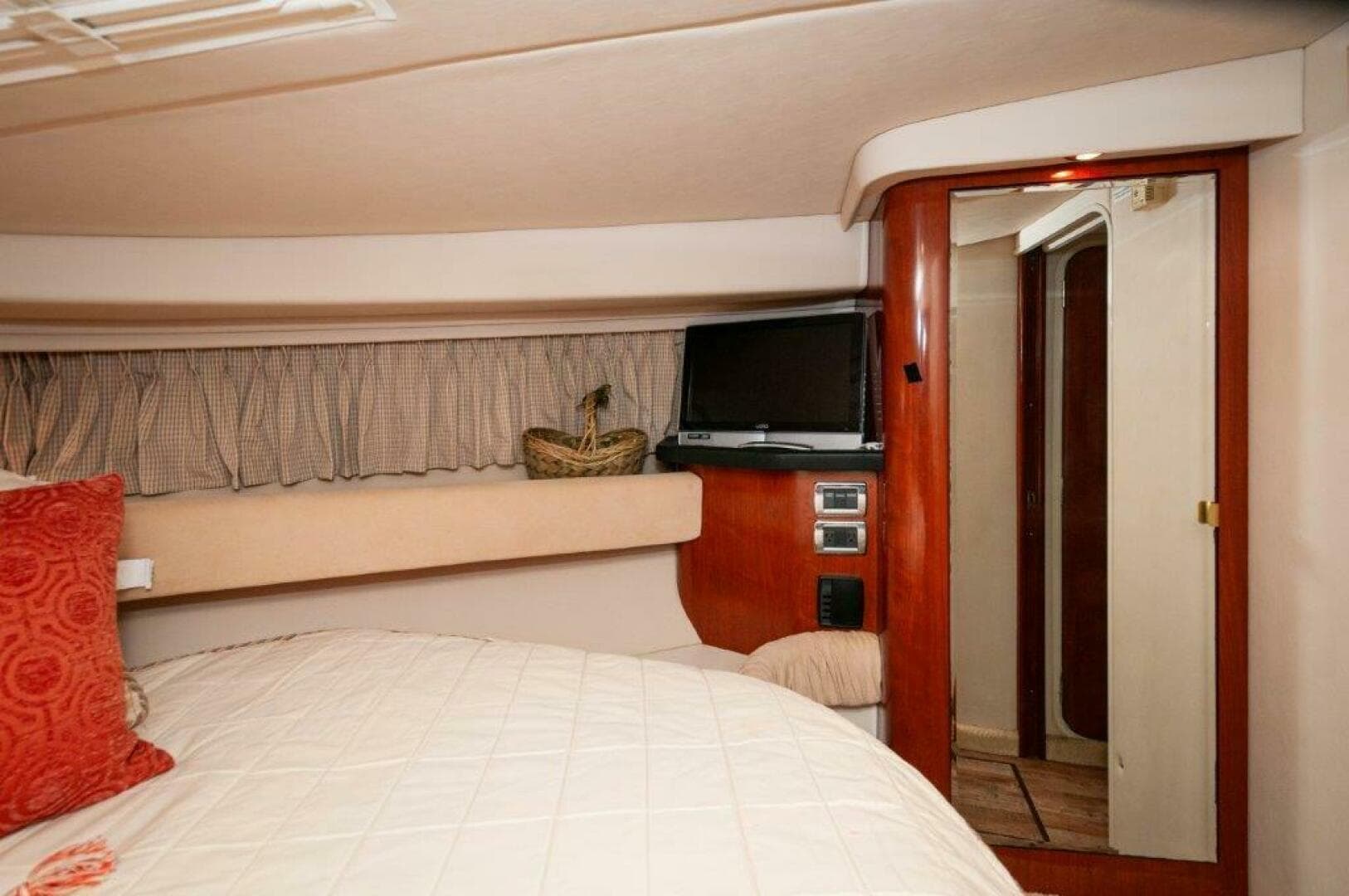 2003 Sea Ray 380 Sundancer — photo 12