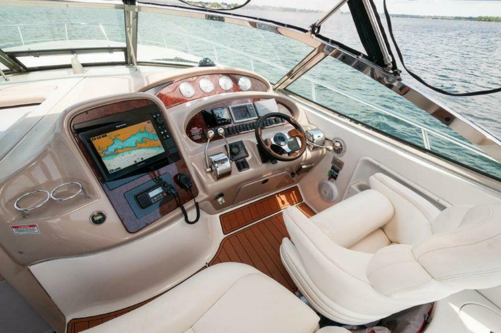 2003 Sea Ray 380 Sundancer — photo 19