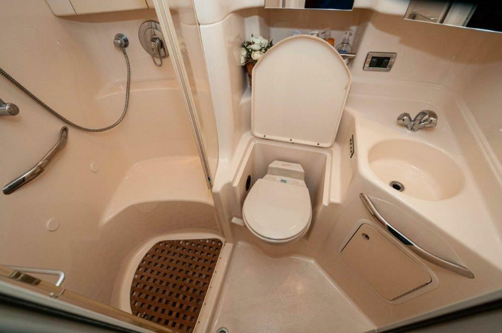 2003 Sea Ray 380 Sundancer — photo 14