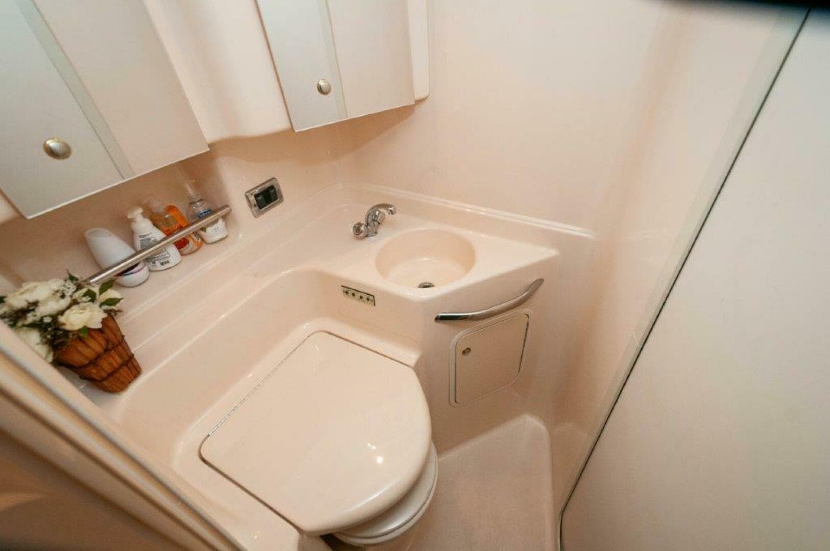 2003 Sea Ray 380 Sundancer — photo 15