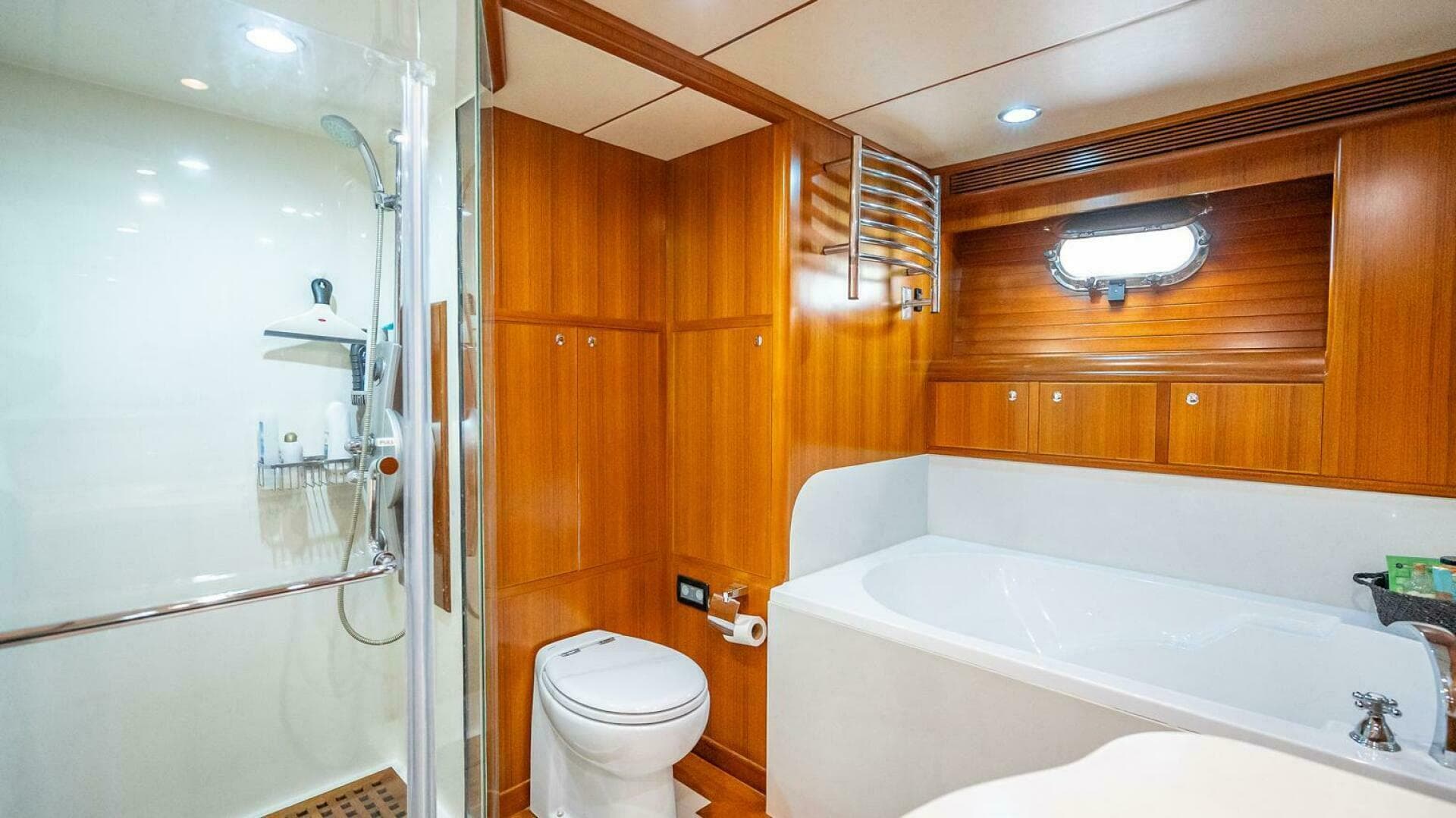 2009 Nordhavn 76 — photo 21